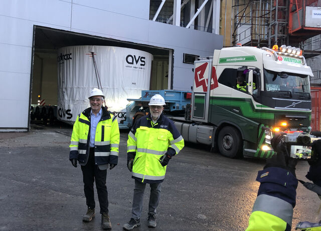 From left: ESS Director General John Womersley and ESS Technical Director, Kevin Jones proud to see the Monolith Vessel arrive on site.