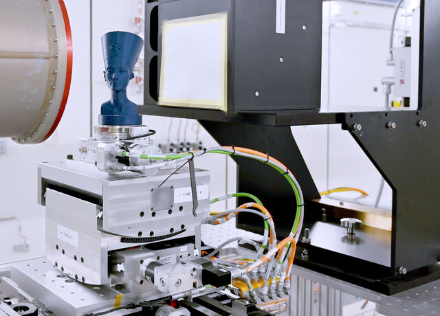 ODIN sample stage with 'artefact'