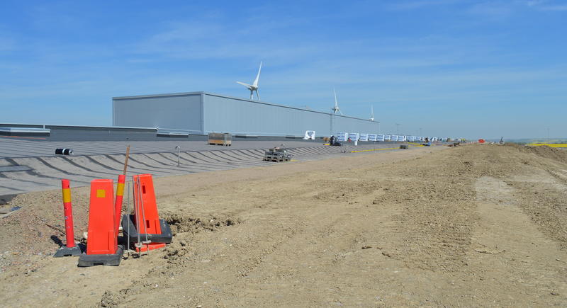 Accelerator tunnel slope roof