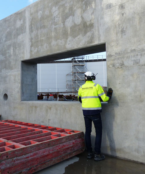 D03 beam line wall