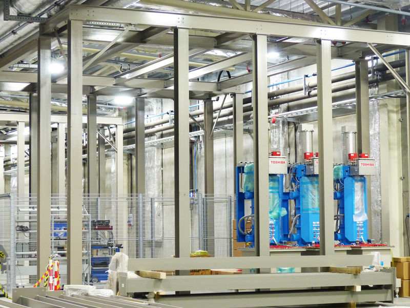 Gallery Building (G02) klystrons and waveguide supports