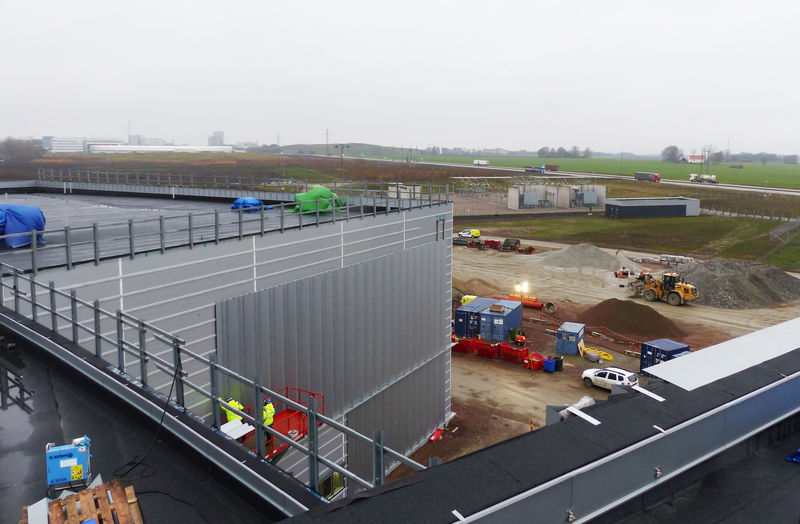 E01 roof and facades