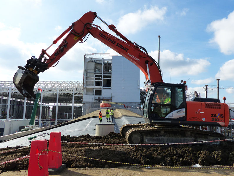 Installation of a watertight geo-membrane for the last part of the Accelerator tunnel.