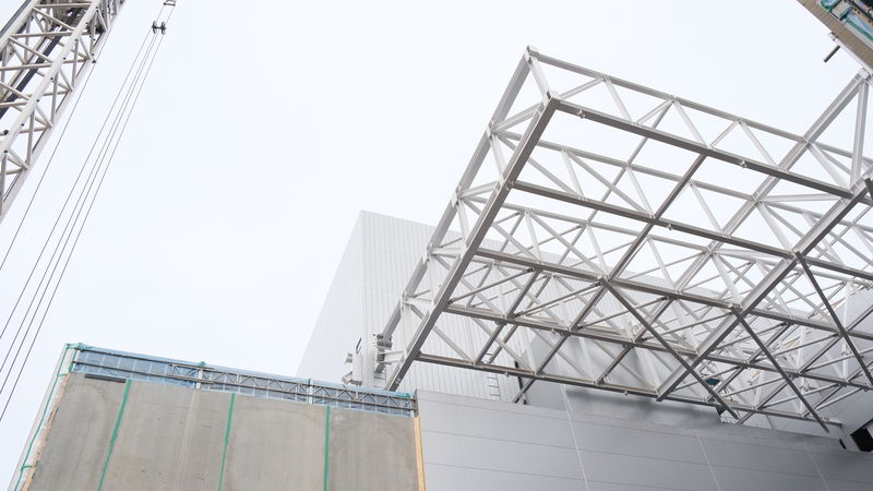 Cantilever roof between lab and Target building.