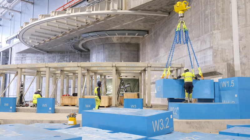 Neutron shielding bunker construction in Experimental Hall 2.