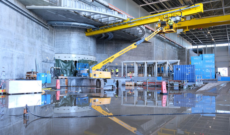 D03 bunker crane girder installation