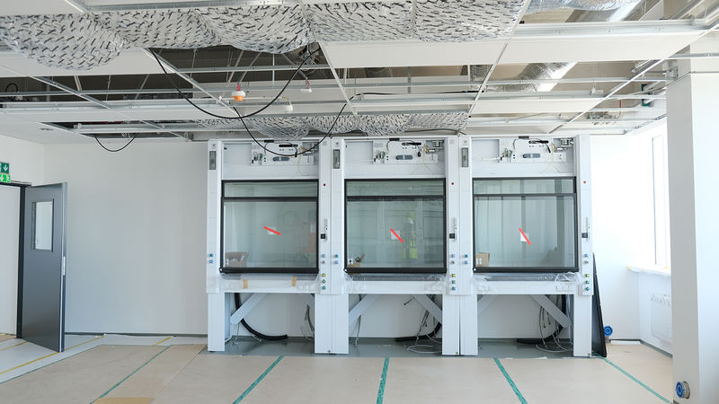 D04 fume hoods lvl 110