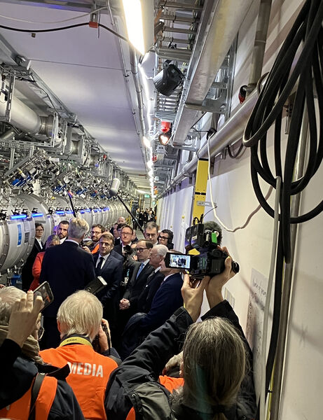 A view of many heads - reporters in the foreground, and the visitors including HRH The King of Sweden, President Macron and Swedish and French Ministers behind.